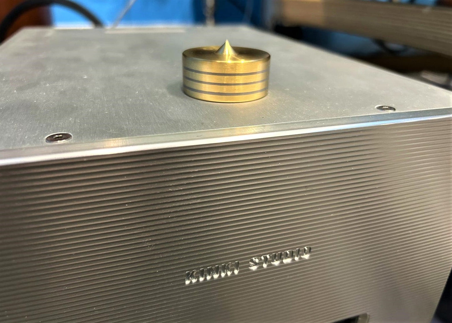 OBIT Audio I40 放置在器材上